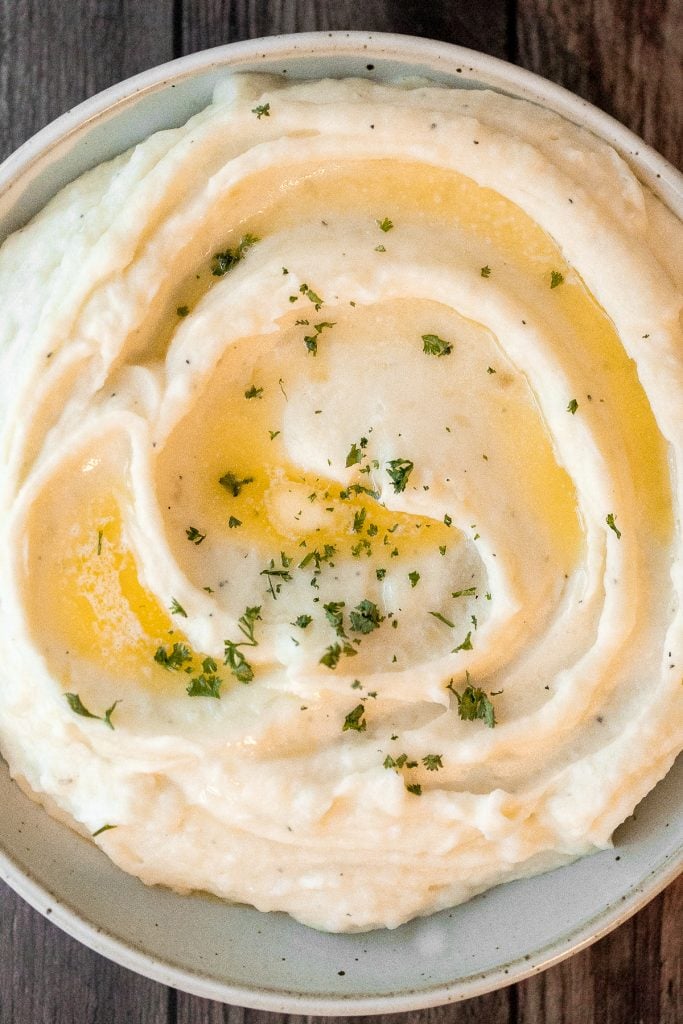 Healthy mashed potatoes are velvety, creamy, and delicious, with a fraction of the calories. Substitute with low-fat milk, Greek yogurt and chicken stock. | aheadofthyme.com