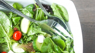 https://www.aheadofthyme.com/wp-content/uploads/2015/12/mixed-greens-salad-with-feta-cheese-01-320x180.jpg