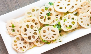 Stir-fried Lotus Root with Green Onions: This classic Chinese stir fry dish makes for an excellent vegan side dish at your dinner table | aheadofthyme.com