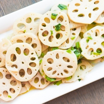 Stir-fried Lotus Root with Green Onions: This classic Chinese stir fry dish makes for an excellent vegan side dish at your dinner table | aheadofthyme.com