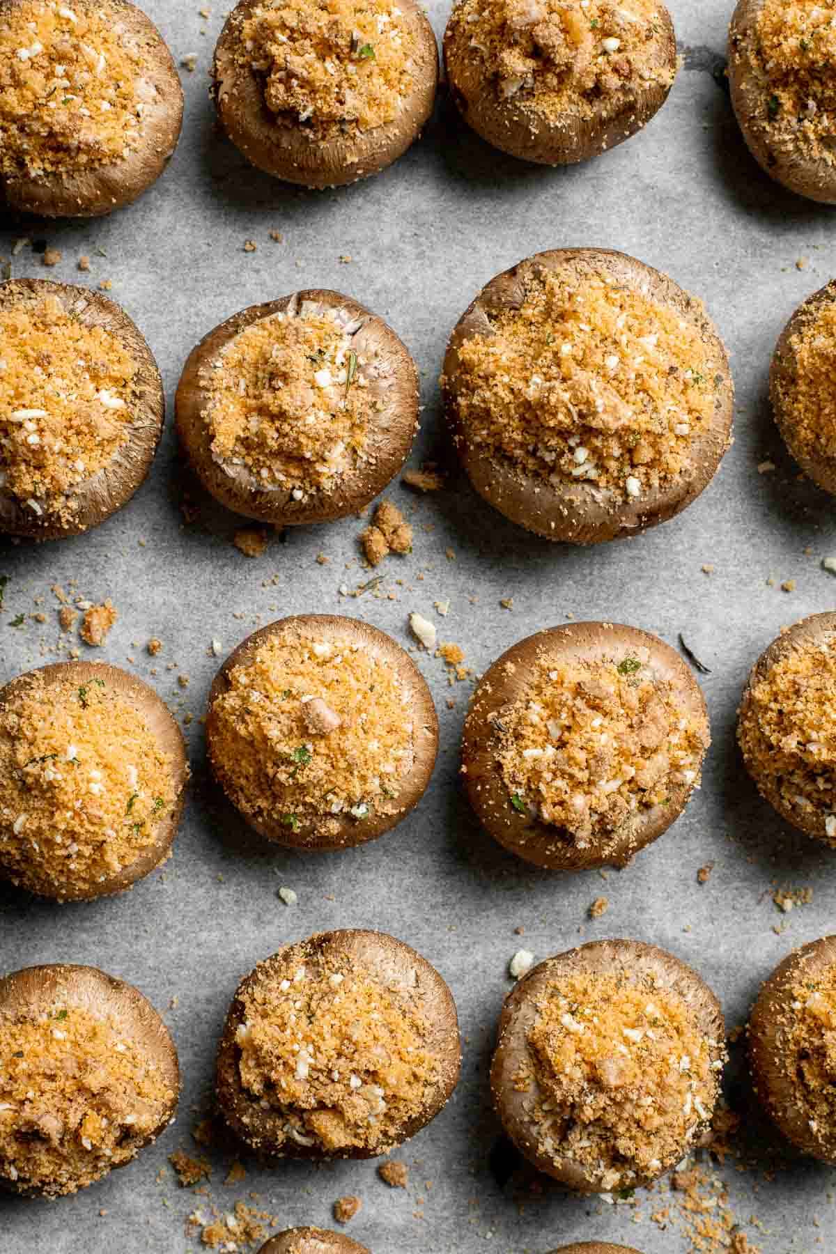 Vegetarian stuffed mushrooms are a delicious, flavorful, healthy, and nutritious appetizer. Plus, quick and easy to make in under 30 minutes including prep! | aheadofthyme.com