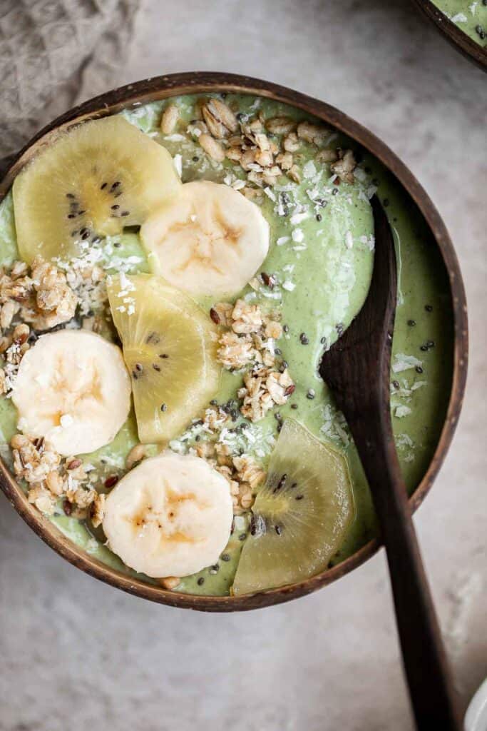 This green smoothie bowl is healthy, delicious, and nutritious. It's quick and easy to make in just minutes, for a quick energy boost to start the day. | aheadofthyme.com