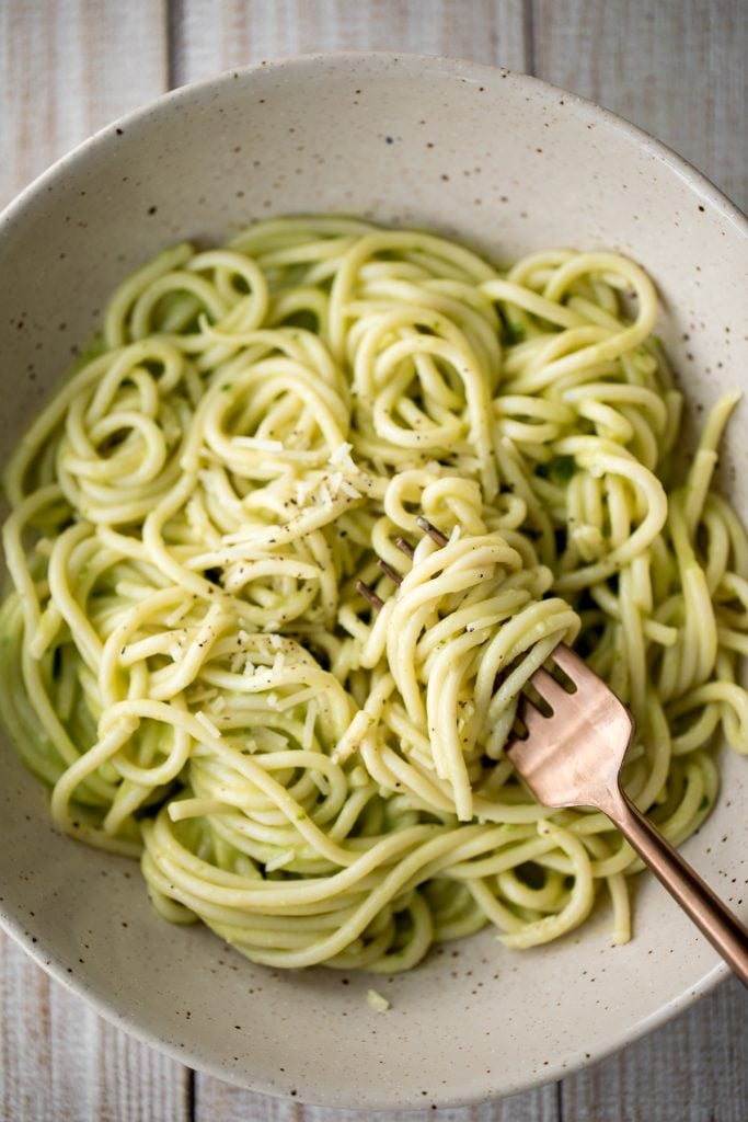 This easy 10-minute vegan light and creamy avocado basil pesto spaghetti is loaded with avocado, basil, walnuts, garlic, olive oil and lemon juice. | aheadofthyme.com