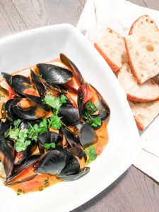 Thai Red Curry Mussels: Show off your kitchen skills with this quick and gorgeous appetizer. Serve with a side of bread for dipping. | aheadofthyme.com