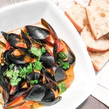 Thai Red Curry Mussels: Show off your kitchen skills with this quick and gorgeous appetizer. Serve with a side of bread for dipping. | aheadofthyme.com