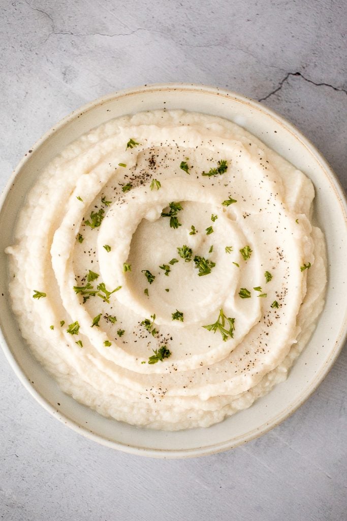 Craving a big serving of mashed potatoes but with a quarter of the calories? Now you can with creamy garlic mashed cauliflower. Ready in just 20 minutes. | aheadofthyme.com