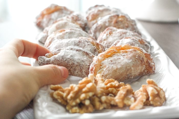 Ghotab / Qottab Pastry (Traditional Iranian Almond and Walnut-Filled Crescents): Ghotab or Qottab is a traditional Iranian almond and walnut-filled crescent pastry that is infused with cardamom and cinnamon flavours to make the perfect treat | aheadofthyme.com