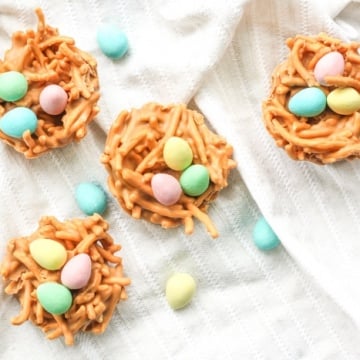 No Bake Butterscotch and Peanut Butter Bird's Nest Cookies: Spring is in the air and Easter is right around the corner. This calls for a batch of adorable no bake butterscotch and peanut butter bird's nest cookies | aheadofthyme.com