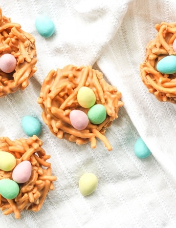 No Bake Butterscotch and Peanut Butter Bird's Nest Cookies: Spring is in the air and Easter is right around the corner. This calls for a batch of adorable no bake butterscotch and peanut butter bird's nest cookies | aheadofthyme.com