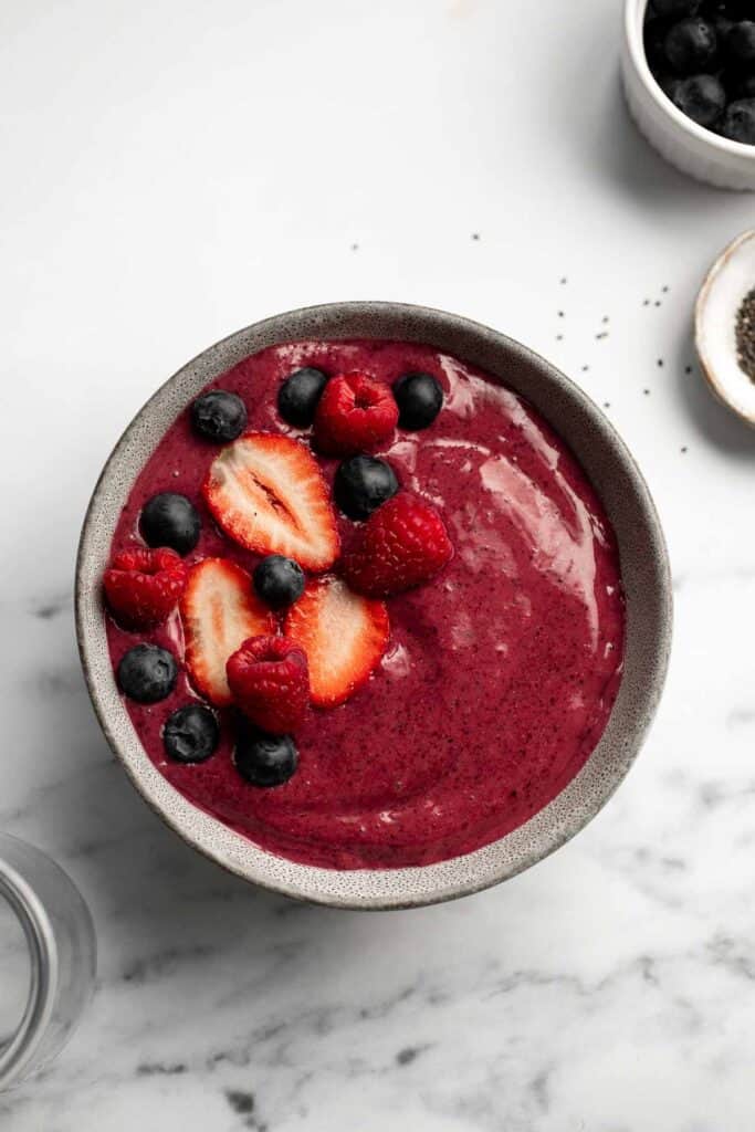 This Berry Smoothie Bowl is the best way to start the day. It’s quick and easy to make, healthy, and packed with nutrients. Customize it with toppings! | aheadofthyme.com