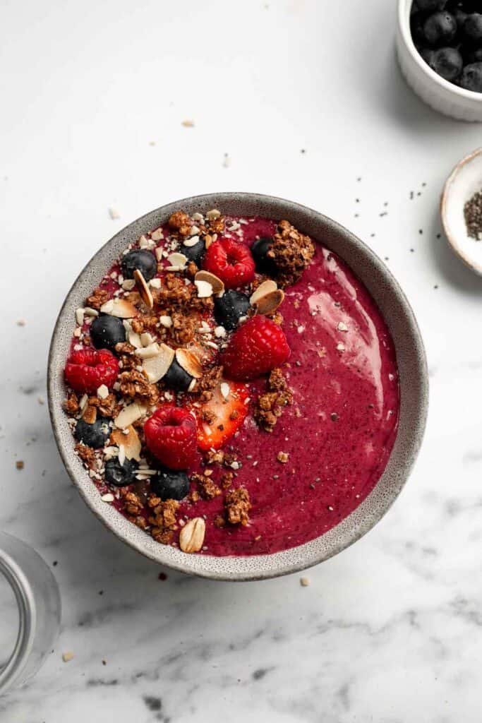 This Berry Smoothie Bowl is the best way to start the day. It’s quick and easy to make, healthy, and packed with nutrients. Customize it with toppings! | aheadofthyme.com