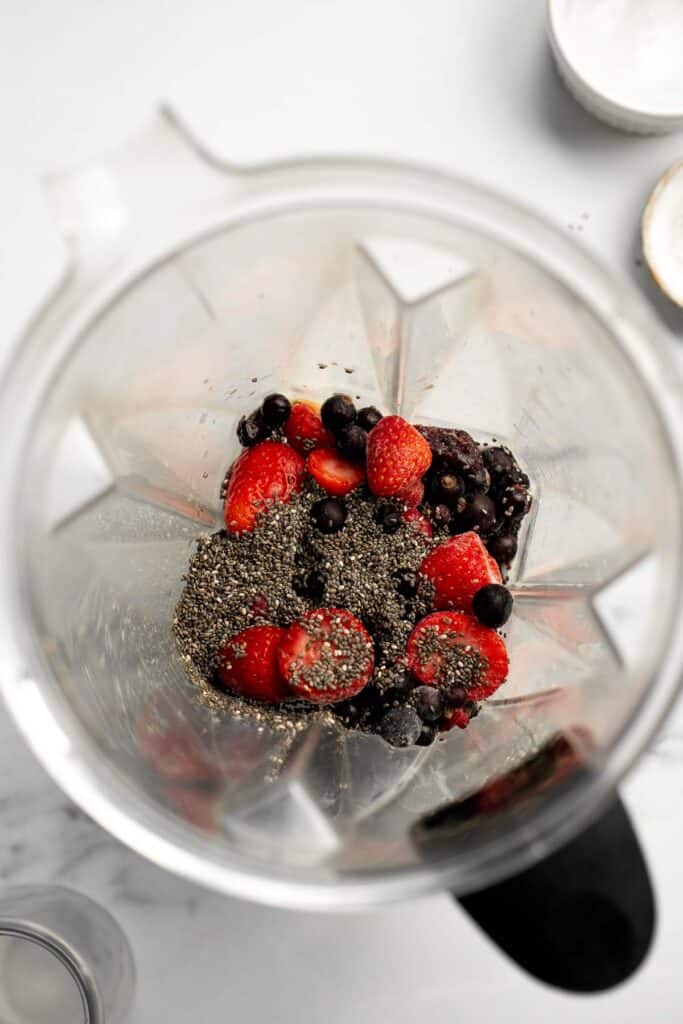 This Berry Smoothie Bowl is the best way to start the day. It’s quick and easy to make, healthy, and packed with nutrients. Customize it with toppings! | aheadofthyme.com