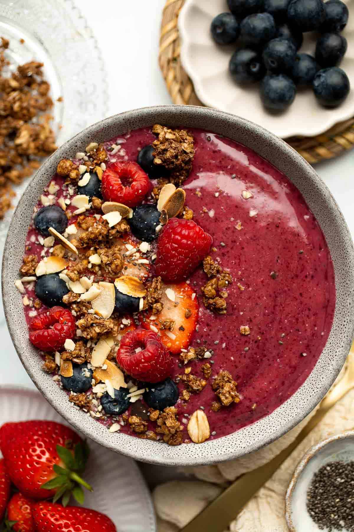 This Berry Smoothie Bowl is the best way to start the day. It’s quick and easy to make, healthy, and packed with nutrients. Customize it with toppings! | aheadofthyme.com