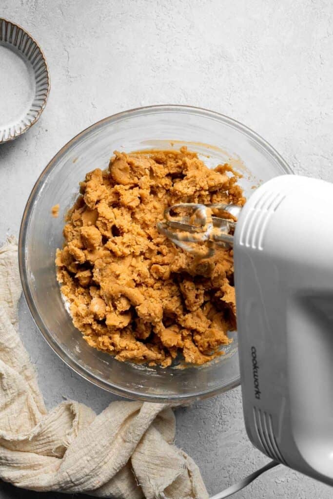 The BEST Soft and Chewy Peanut Butter Cookies are thick, puffy, and melt-in-your-mouth good. Easy to make in under 20 minutes — and they stay soft for days! | aheadofthyme.com