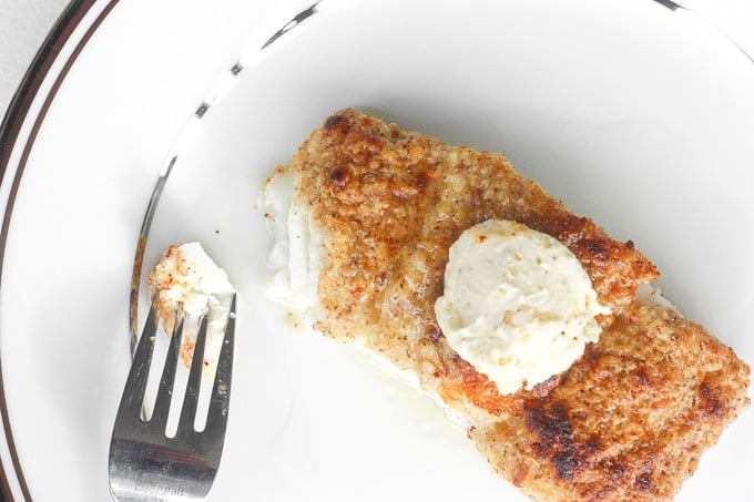 Almond-Crusted Halibut with Lemon Garlic Butter: You won't believe how easy it is to make fresh, flavourful and delicious almond-crusted halibut with lemon garlic butter this season | aheadofthyme.com