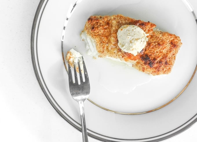 Almond-Crusted Halibut with Lemon Garlic Butter: You won't believe how easy it is to make fresh, flavourful and delicious almond-crusted halibut with lemon garlic butter this season | aheadofthyme.com