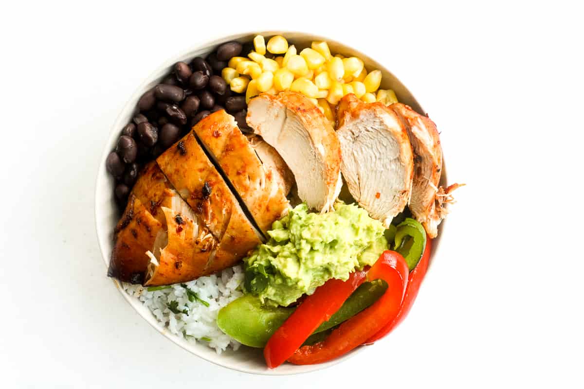 https://www.aheadofthyme.com/wp-content/uploads/2016/05/chipotle-chicken-burrito-bowl-with-easy-lime-cilantro-rice.jpg