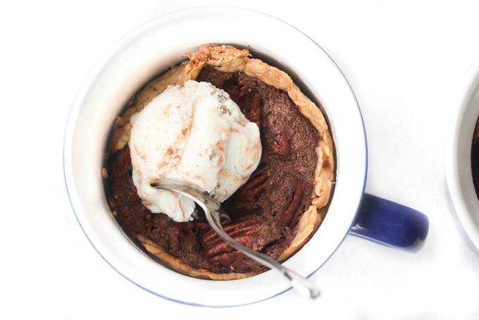 Pecan Pie in a Mug: In the mood for good old-fashioned pecan pie, but you don't want to make a whole pie? Satisfy your craving and make pecan pie in a mug instead! | aheadofthyme.com