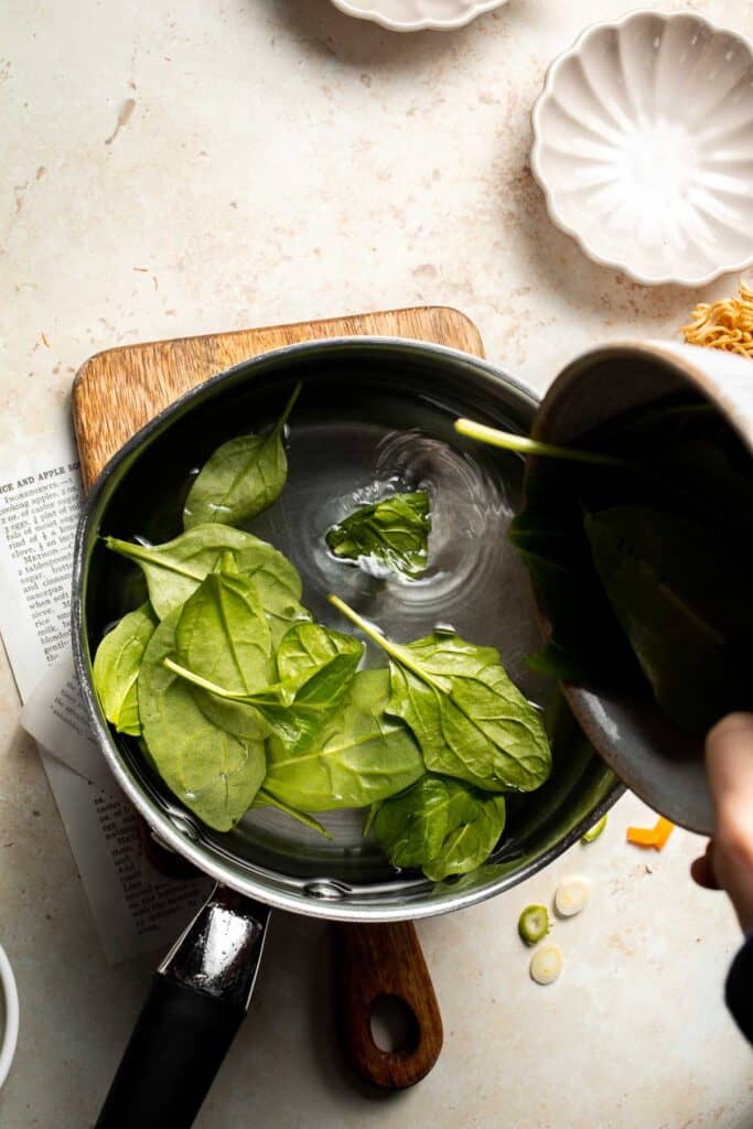 Put down that cup of instant noodles and make fresh, quick and easy Vegetarian Ramen in minutes with fresh vegetables, noodles and authentic umami flavours. | aheadofthyme.com