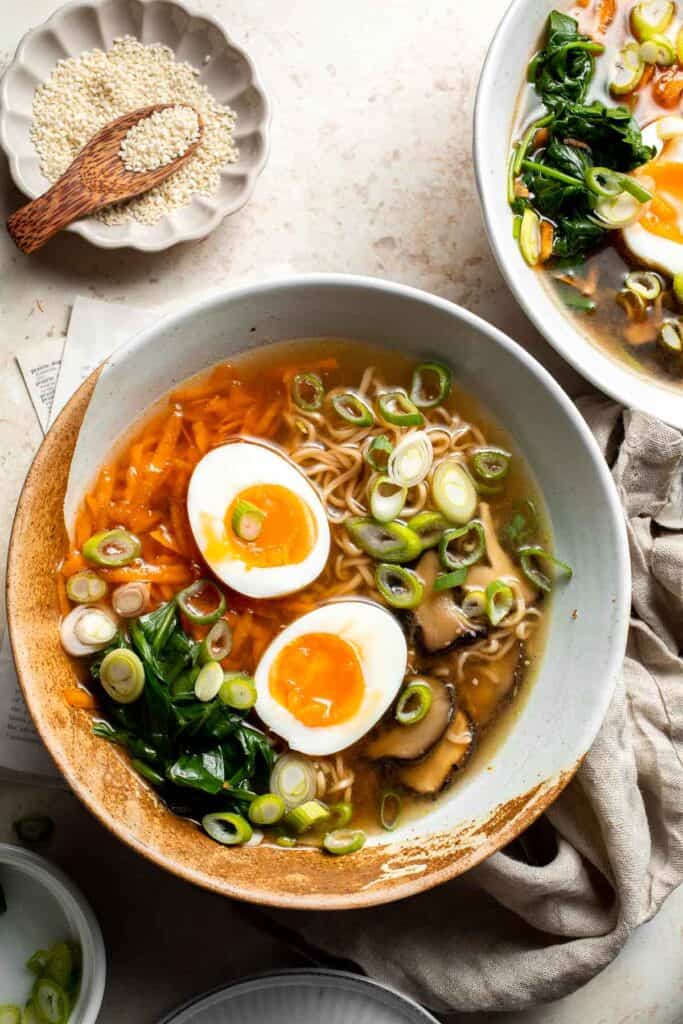 Put down that cup of instant noodles and make fresh, quick and easy Vegetarian Ramen in minutes with fresh vegetables, noodles and authentic umami flavours. | aheadofthyme.com