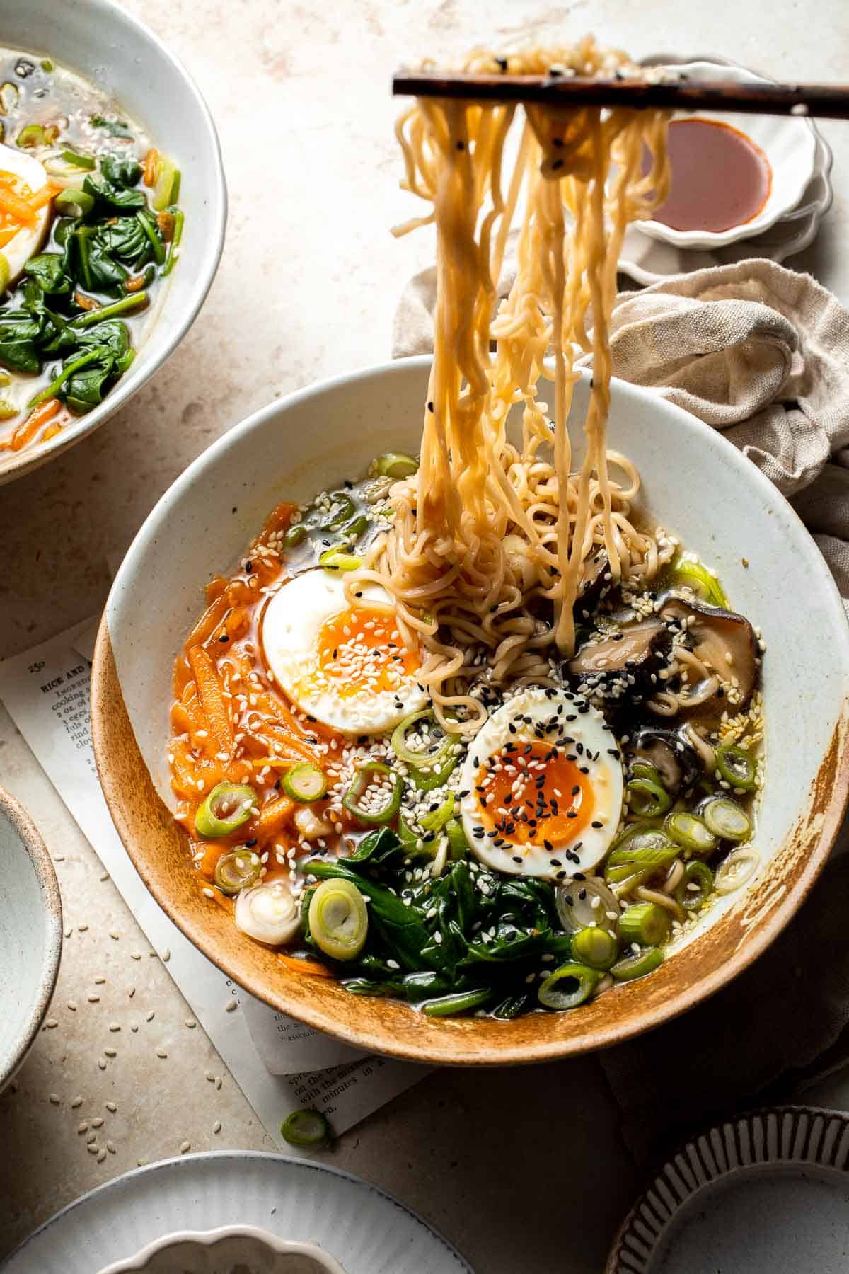 Put down that cup of instant noodles and make fresh, quick and easy Vegetarian Ramen in minutes with fresh vegetables, noodles and authentic umami flavours. | aheadofthyme.com