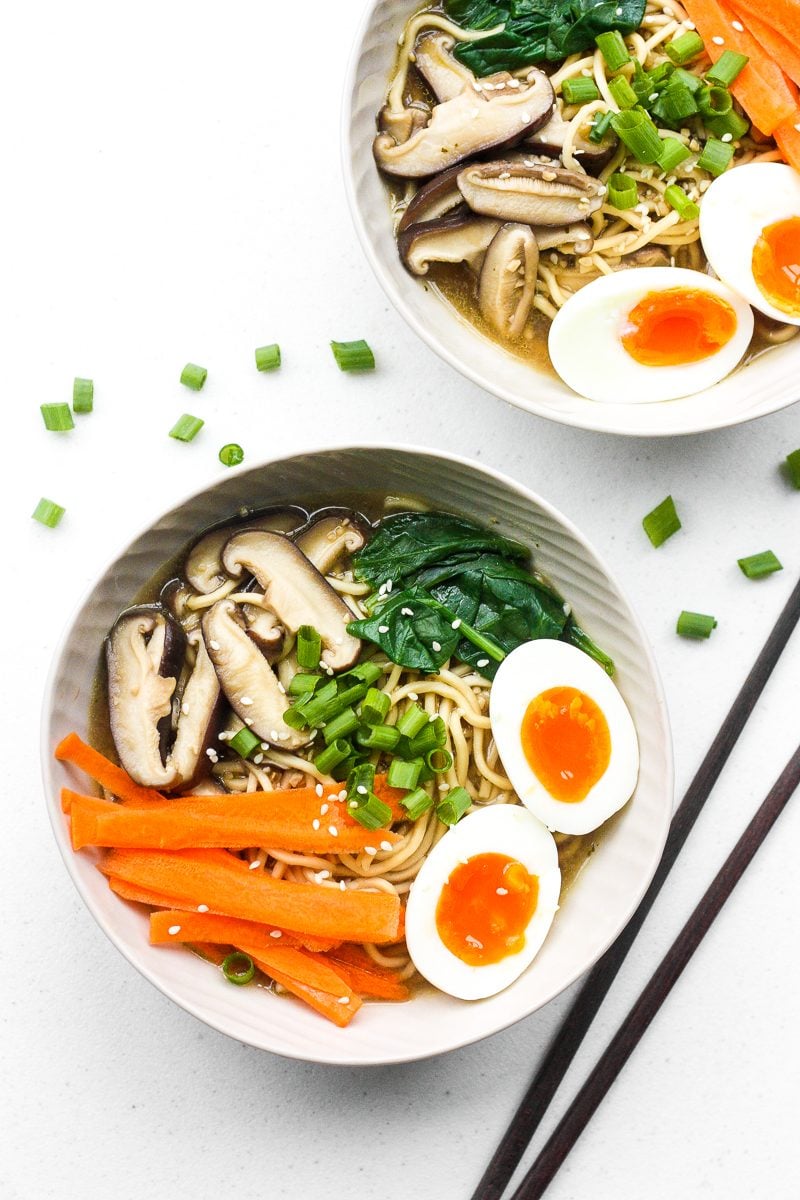 Put down that cup of instant noodles and make fresh, quick and easy vegetarian ramen in 15 minutes with fresh vegetables, noodles and authentic flavours. | aheadofthyme.com