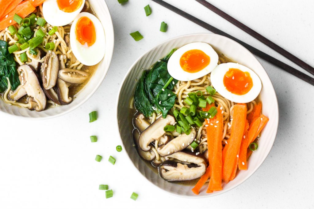 Put down that cup of instant noodles and make fresh, quick and easy vegetarian ramen in 15 minutes with fresh vegetables, noodles and authentic flavours. | aheadofthyme.com