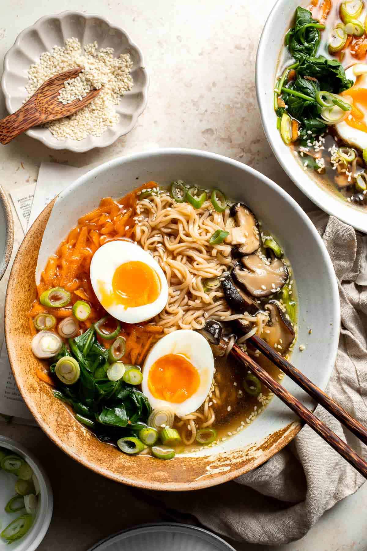 Put down that cup of instant noodles and make fresh, quick and easy Vegetarian Ramen in minutes with fresh vegetables, noodles and authentic umami flavours. | aheadofthyme.com