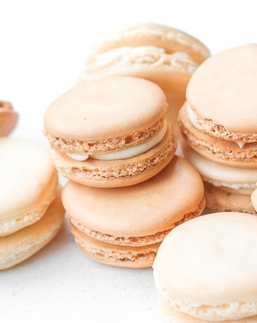 Classic French Macaron with Vanilla Buttercream Filling: Every bite of this sweet, classic french macaron with vanilla buttercream filling is melt-in-your-mouth goodness. | aheadofthyme.com