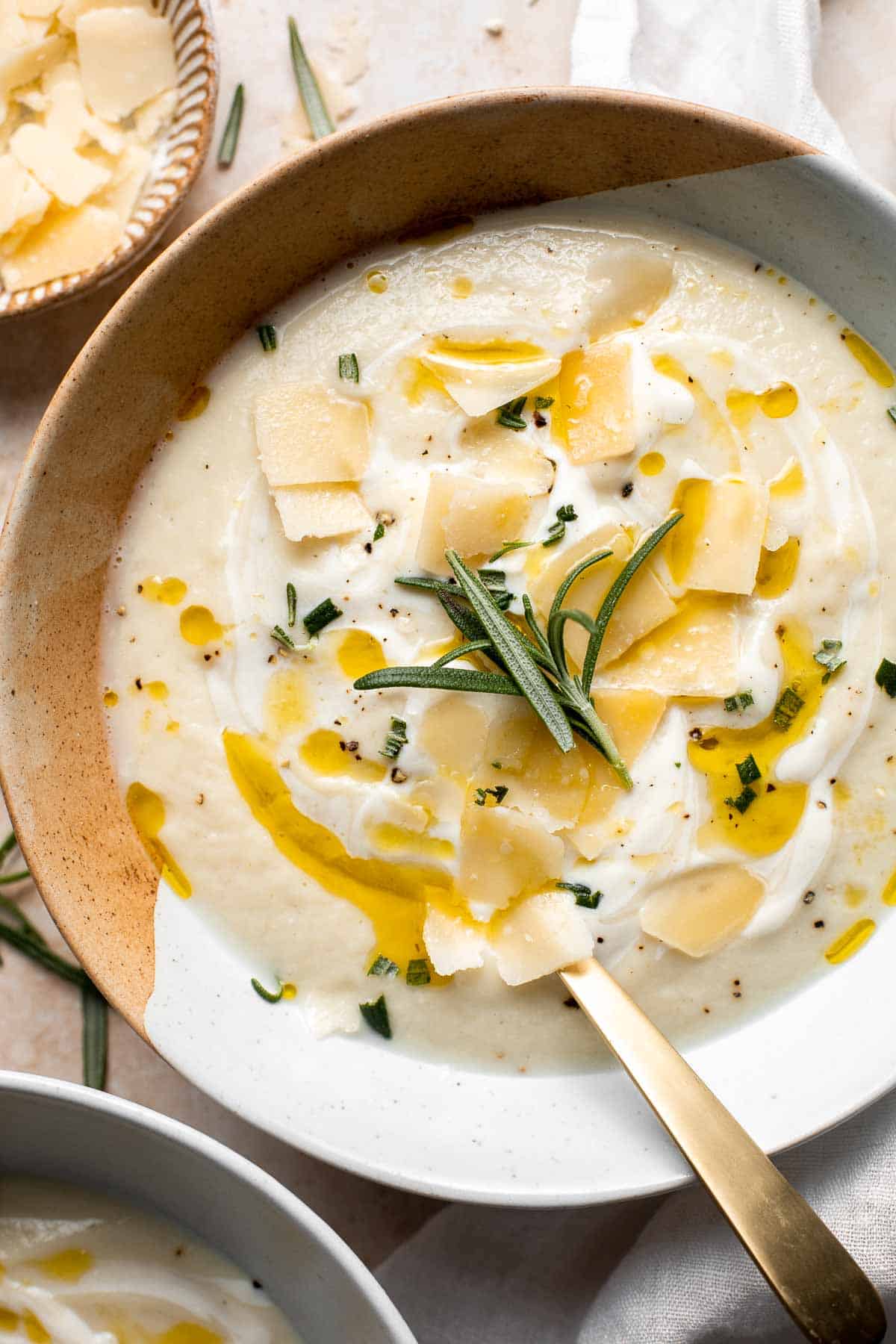 Creamy Garlic Cauliflower Soup is creamy and healthy. This vegetarian soup is ready in 45 minutes with a handful of wholesome ingredients and a few steps. | aheadofthyme.com