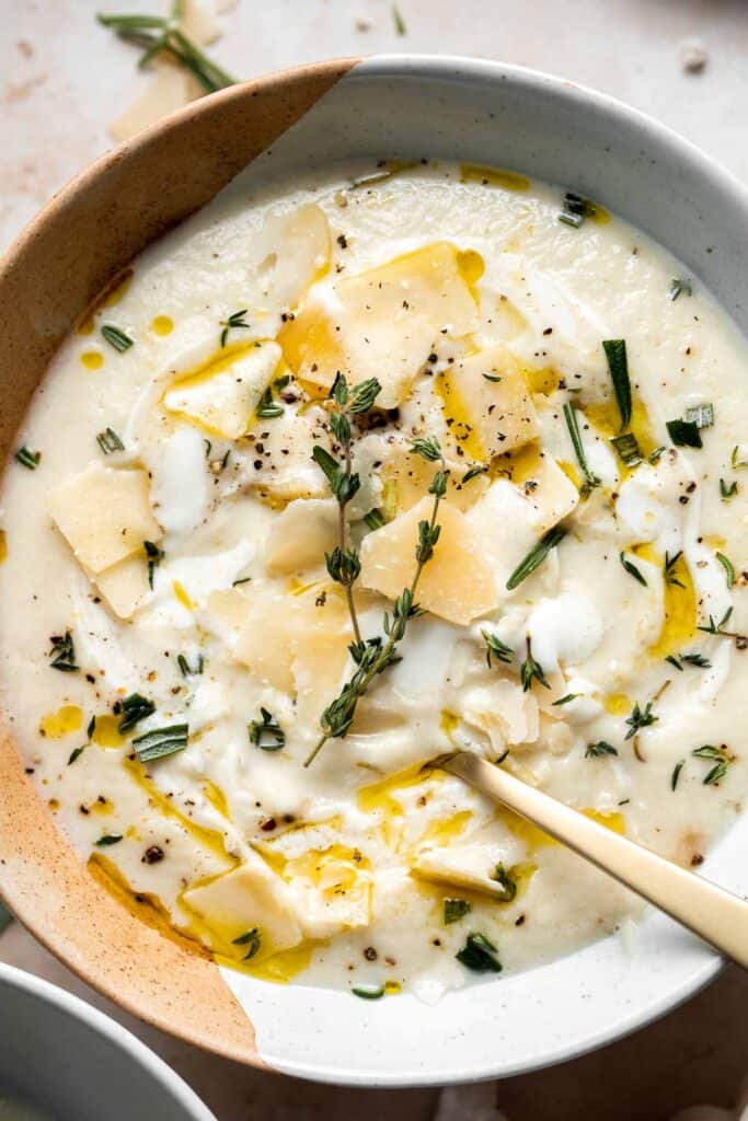 Creamy Garlic Cauliflower Soup is creamy and healthy. This vegetarian soup is ready in 45 minutes with a handful of wholesome ingredients and a few steps. | aheadofthyme.com
