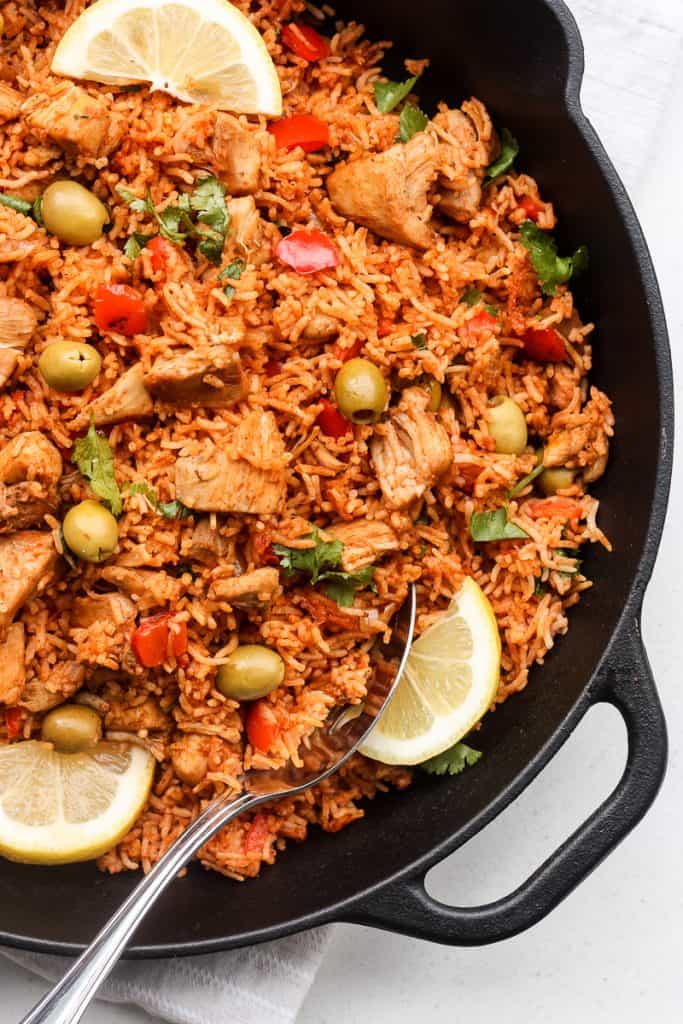 Packed with flavour, real ingredients and vibrant colours, one pot Spanish chicken and rice is the perfect no fuss, no clean up weeknight meal. | aheadofthyme.com