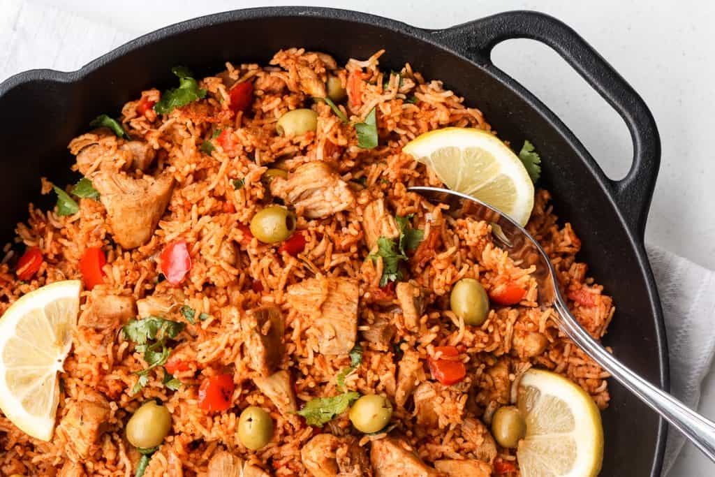 Packed with flavour, real ingredients and vibrant colours, one pot Spanish chicken and rice is the perfect no fuss, no clean up weeknight meal. | aheadofthyme.com