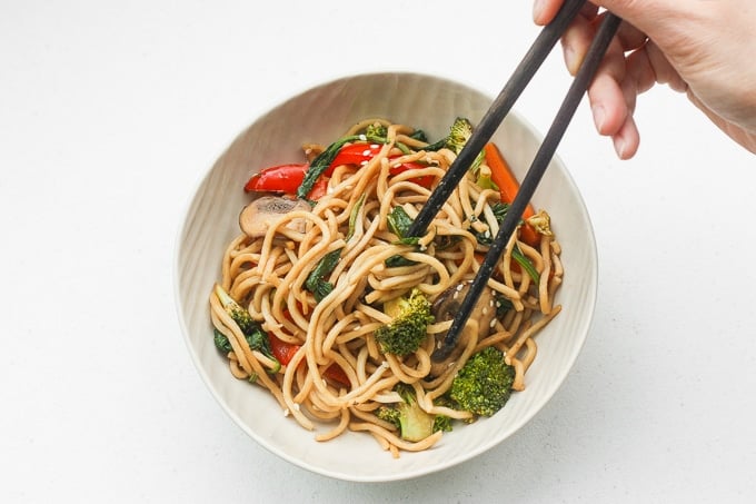 Say goodbye to take-out and make easy 15-minute lo mein at home using fresh and healthy ingredients!