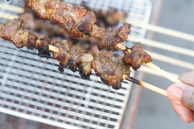 Craving authentic Chinese street food? You can now make juicy, grilled spicy cumin lamb skewers at home in your own backyard! | aheadofthyme.com