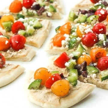 This bright and colourful Greek salad hummus flatbread is perfect as an appetizer or a healthy lunch or snack. | aheadofthyme.com