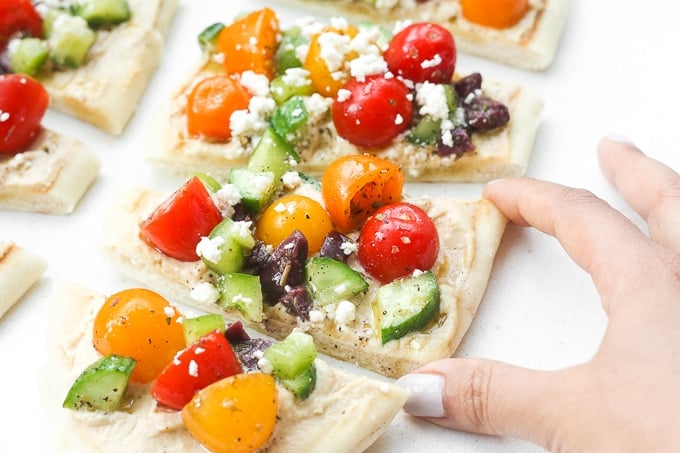 This bright and colourful Greek salad hummus flatbread is perfect as an appetizer or a healthy lunch or snack. | aheadofthyme.com