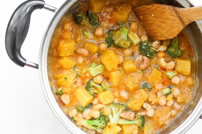 Warm yourself up this fall with a big bowl of comforting pumpkin chickpea coconut curry with cashews. This curry is also vegan and gluten-free! | aheadofthyme.com