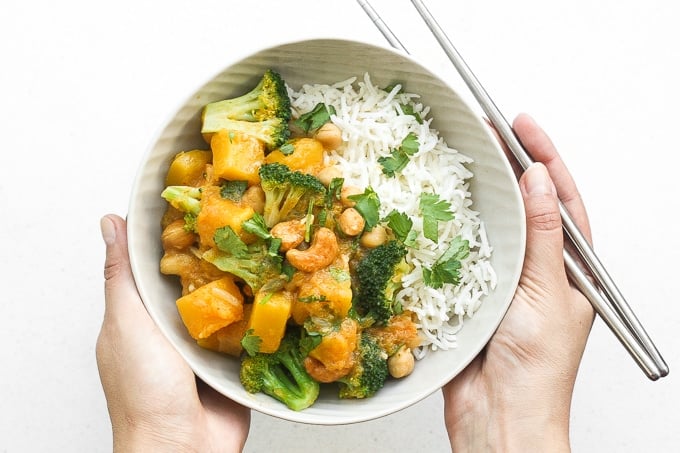 Warm yourself up this fall with a big bowl of comforting pumpkin chickpea coconut curry with cashews. This curry is also vegan and gluten-free! | aheadofthyme.com