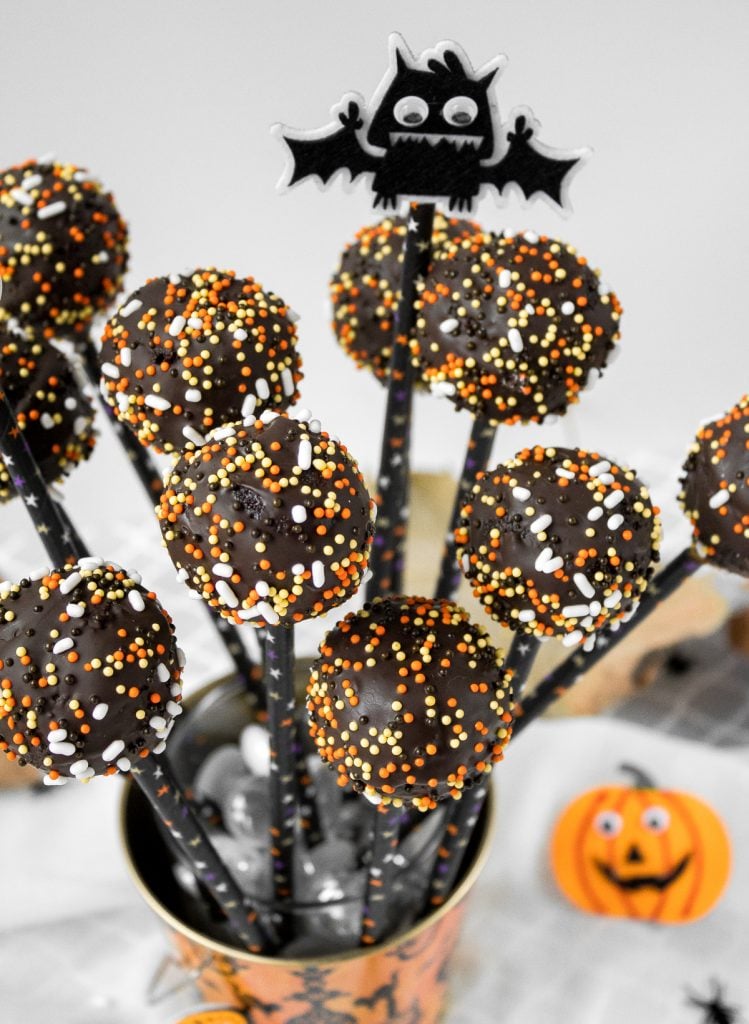 Trick or Treat! Easy to make and decorate, bite-sized spooky chocolate cake pops packed with chocolate and sprinkles are the perfect Halloween treat. | aheadofthyme.com