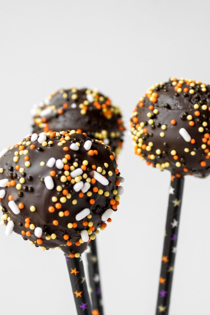 Trick or Treat! Easy to make and decorate, bite-sized spooky chocolate cake pops packed with chocolate and sprinkles are the perfect Halloween treat. | aheadofthyme.com