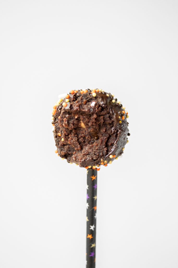 Trick or Treat! Easy to make and decorate, bite-sized spooky chocolate cake pops packed with chocolate and sprinkles are the perfect Halloween treat. | aheadofthyme.com