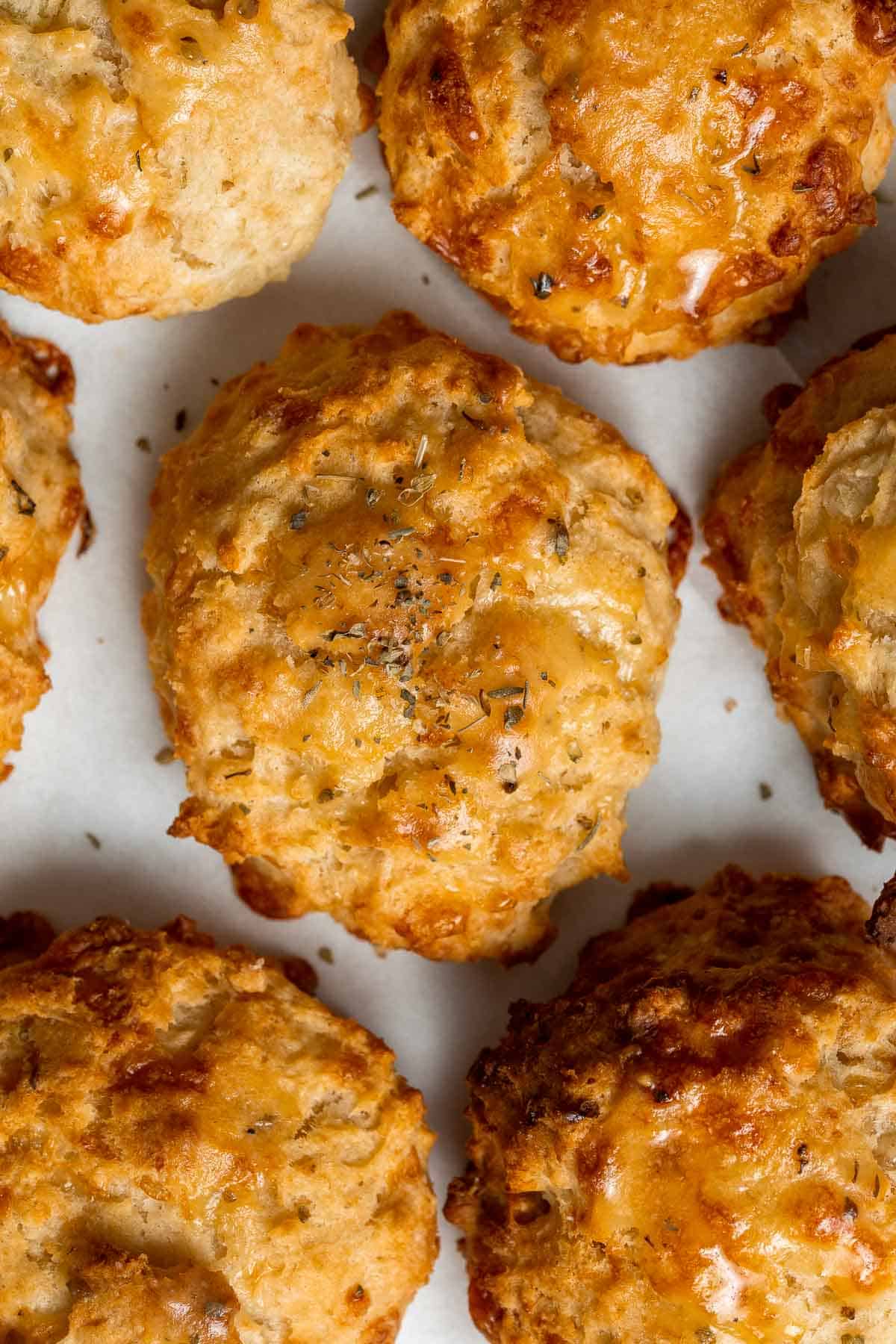 Flaky Garlic Cheddar Biscuits are a simple but delicious and flavorful no yeast bread that is ready for the oven with less than 15 minutes prep. | aheadofthyme.com