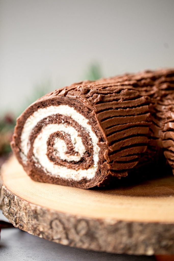 Macadamia and milk chocolate Yule log cake (Bûche de Noël) - The