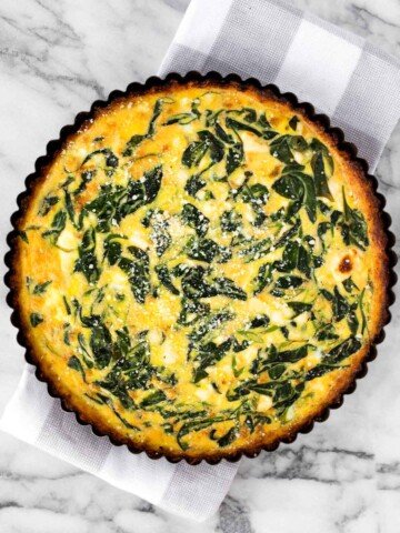 Spinach and feta quiche is healthy and gluten-free with a keto cauliflower crust and savoury vegetarian filling. Serve for breakfast, lunch or dinner. | aheadofthyme.com