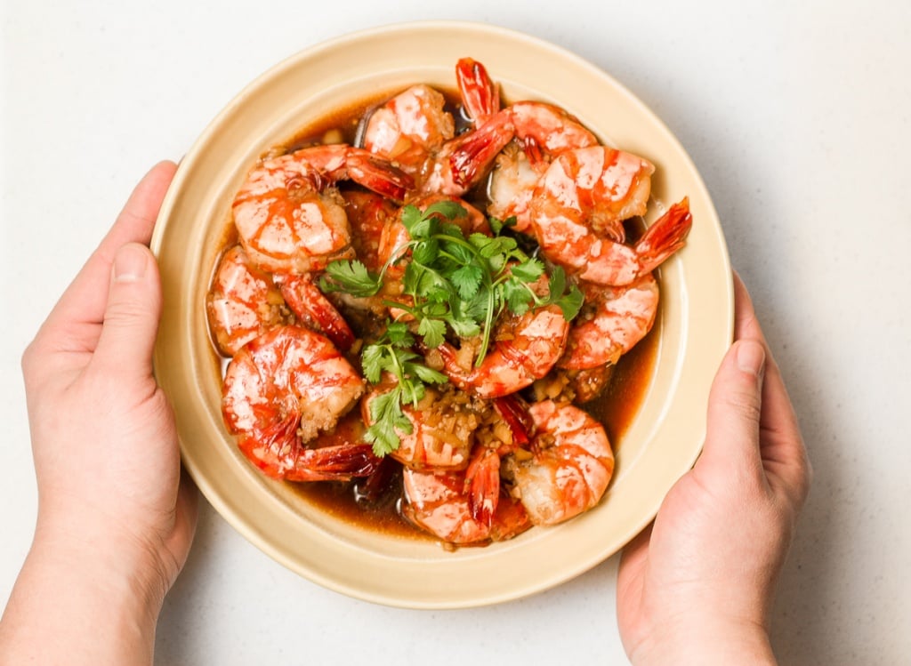 10-minute tiger prawns in garlic ginger soy sauce is juicy, tender and immersed in incredible Asian flavours. It's the perfect weeknight meal. | aheadofthyme.com