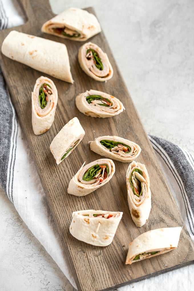 Turkey pinwheels are bite-sized finger food perfection and will make back-to-school lunch planning for the kids, entertaining guests at lunchtime, or serving appys at game day a total breeze! | aheadofthyme.com