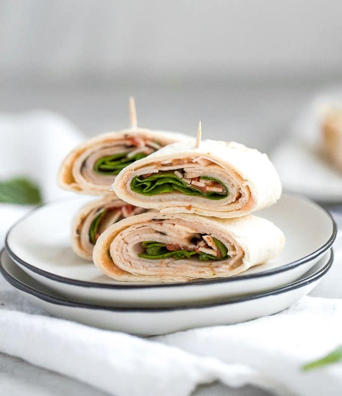 Turkey pinwheels are bite-sized finger food perfection and will make back-to-school lunch planning for the kids, entertaining guests at lunchtime, or serving appys at game day a total breeze! | aheadofthyme.com