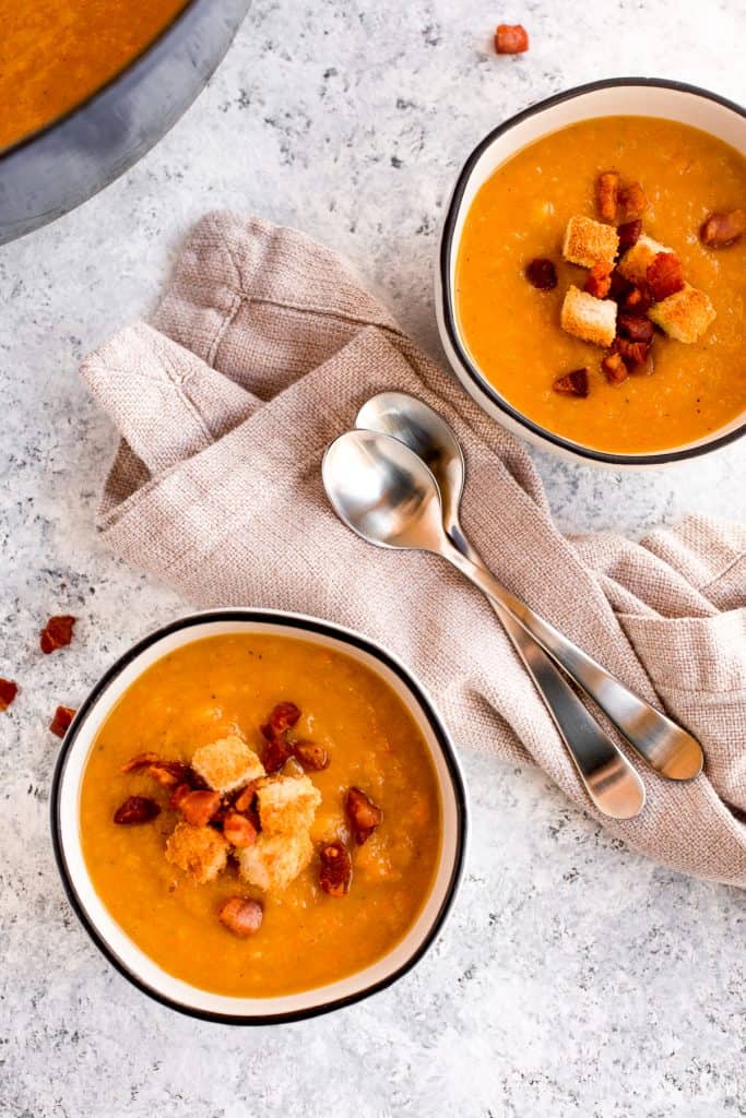 Easy butternut squash and apple soup with toasted croutons and pancetta is simple yet packed with flavour. It's healthy, warm, cozy and pure comfort food. | aheadofthyme.com