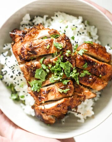 Aromatic Asian pan-fried lemongrass chicken is healthy, gluten-free, and takes less than 25 minutes to prep and cook! Now that's what I call the perfect weeknight meal. | aheadofthyme.com